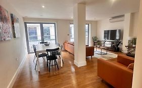 Spacious 3-Bed 3-Bath Luxury Apartment With Balcony Hyde Park
